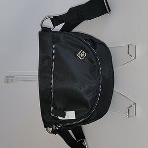 KENDRA SCOTT SMALL BLACK NYLON CROSSBODY BAG